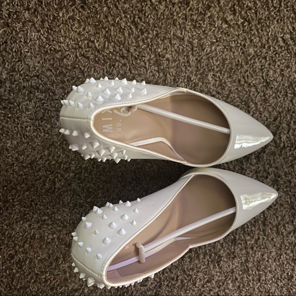 Beautiful off white shoes